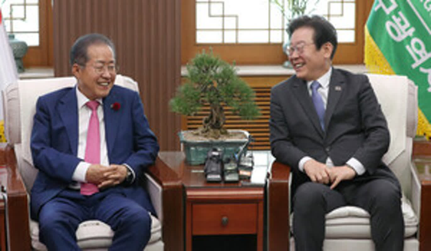 이재명-홍준표 회동 정치적 상상력 고양, 종량제봉투 수급 불안, 유명 인플루언서 사기사건 무마의혹 경찰관 직위 해제, 광주서 발생한 교통사고로 승객 14명 부상