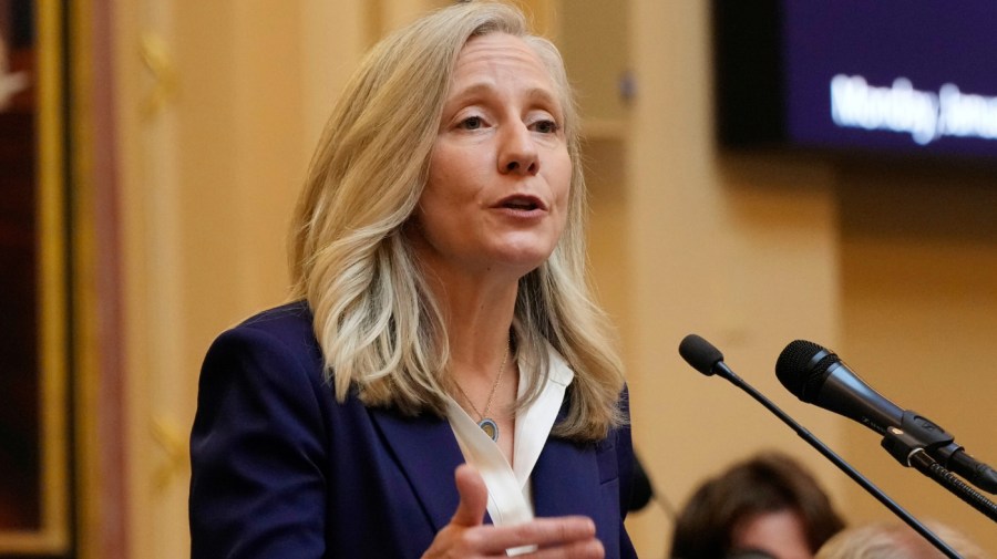 Spanberger announces tightened data center restrictions, clean energy ...