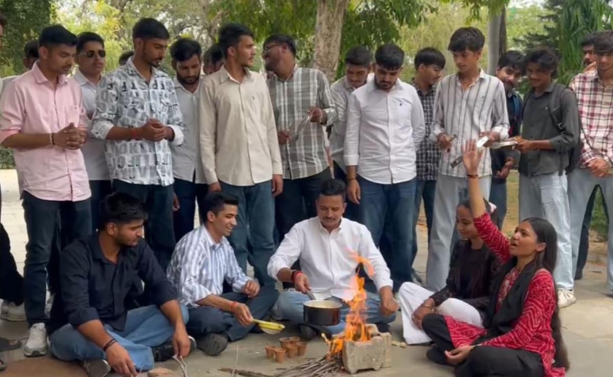 Rajasthan University sees unusual protest as students make tea, bang ...