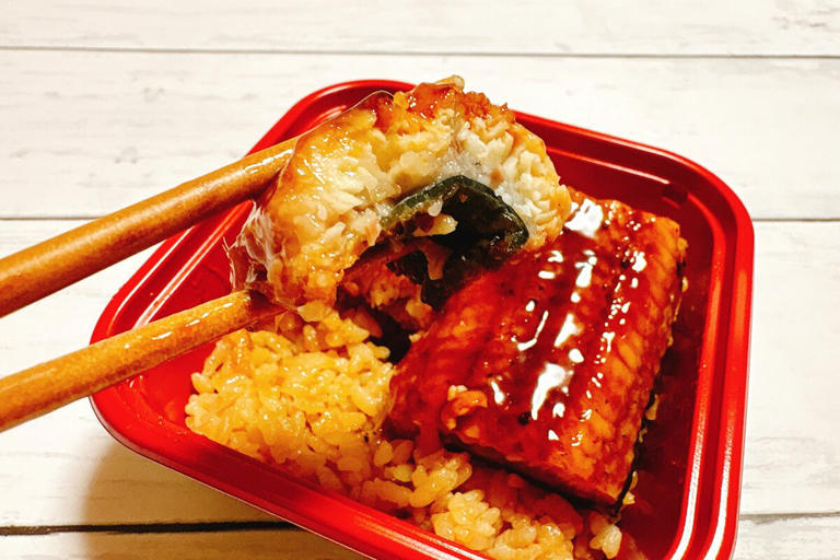 スーパー「ロピア」でリピ買いしてしまう「魚総菜」3選。ほぼ具の太巻きにウナ丼もあって優秀すぎ