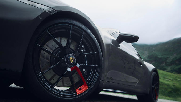 Porsche and Stellantis are developing leaf spring suspension systems ...