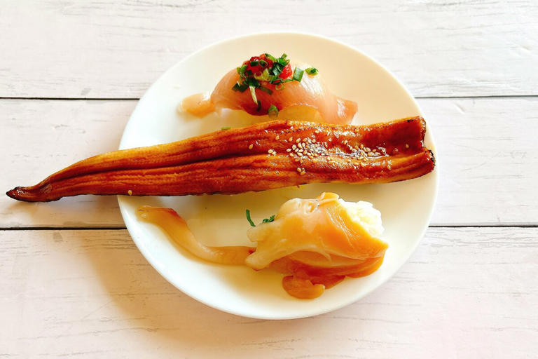 スーパー「ロピア」でリピ買いしてしまう「魚総菜」3選。ほぼ具の太巻きにウナ丼もあって優秀すぎ