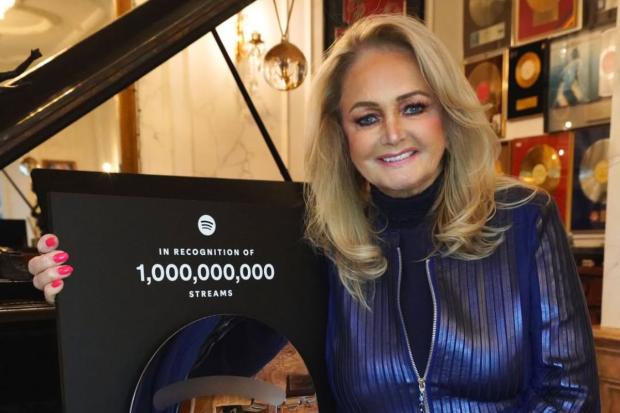 Legendary 80s singer to perform at Worcestershire festival