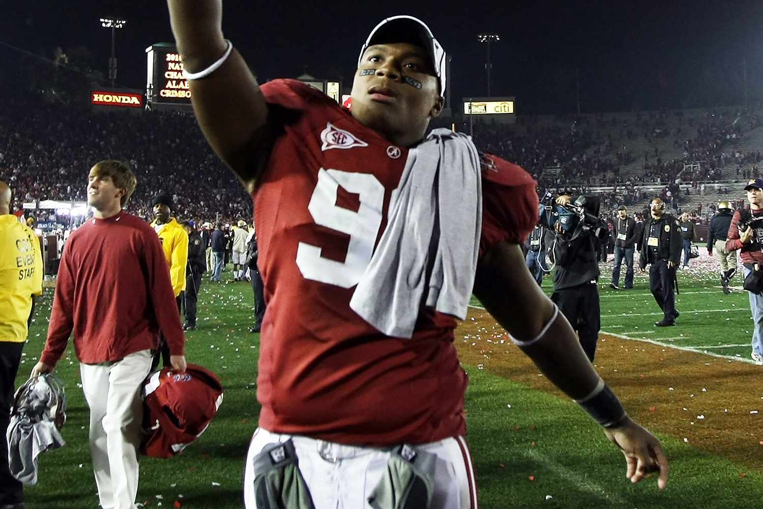 Ex-Alabama football player accused of impersonating NFL stars in wild ...