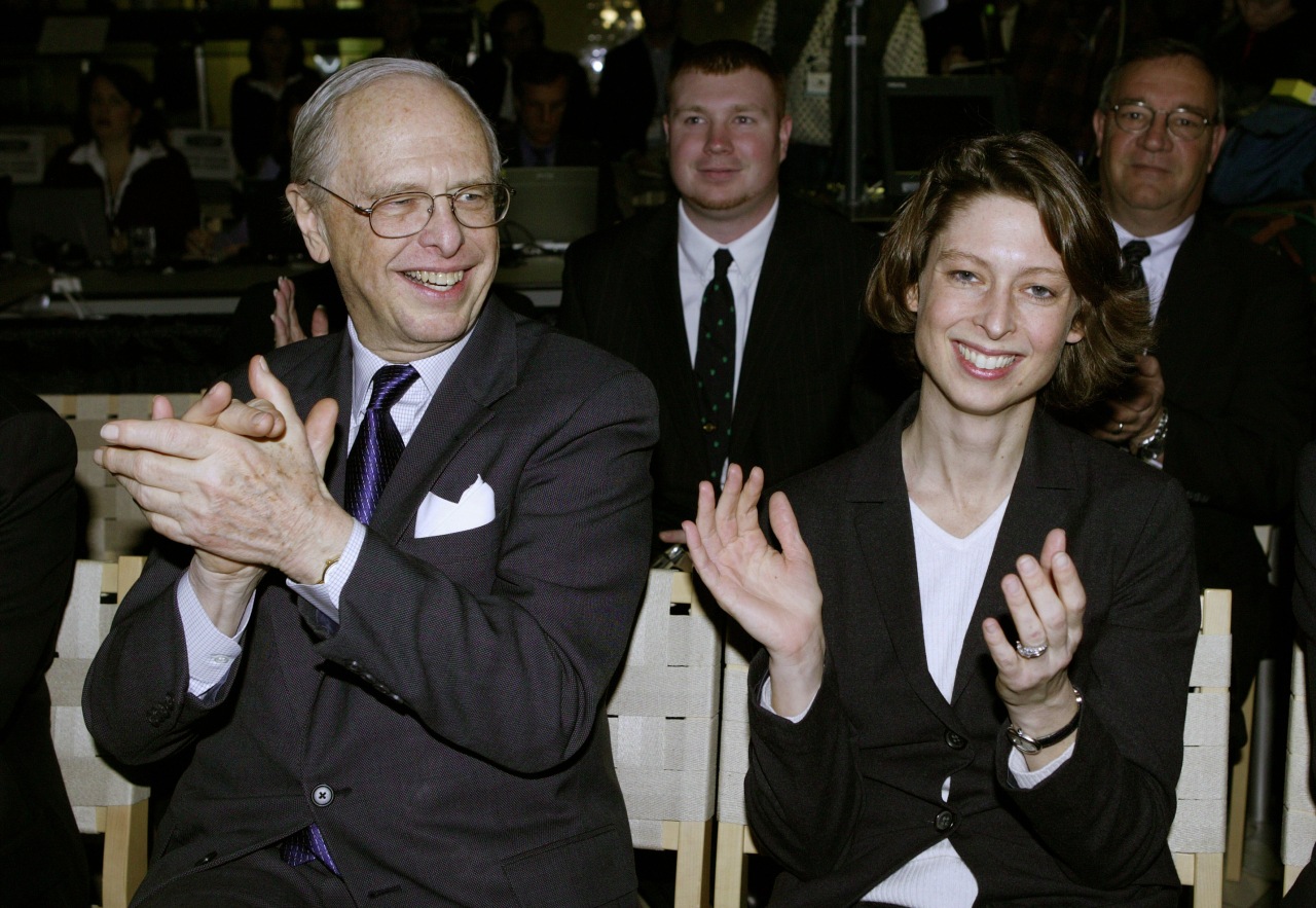 The father-daughter showdown that shook an $18 trillion investing empire