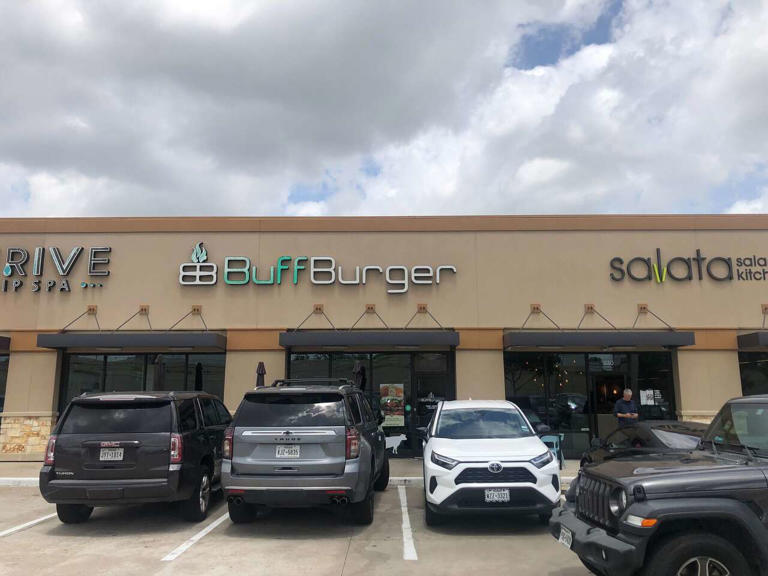 Buff Burger offers a solid, no-hype stop off Houston's Katy Freeway