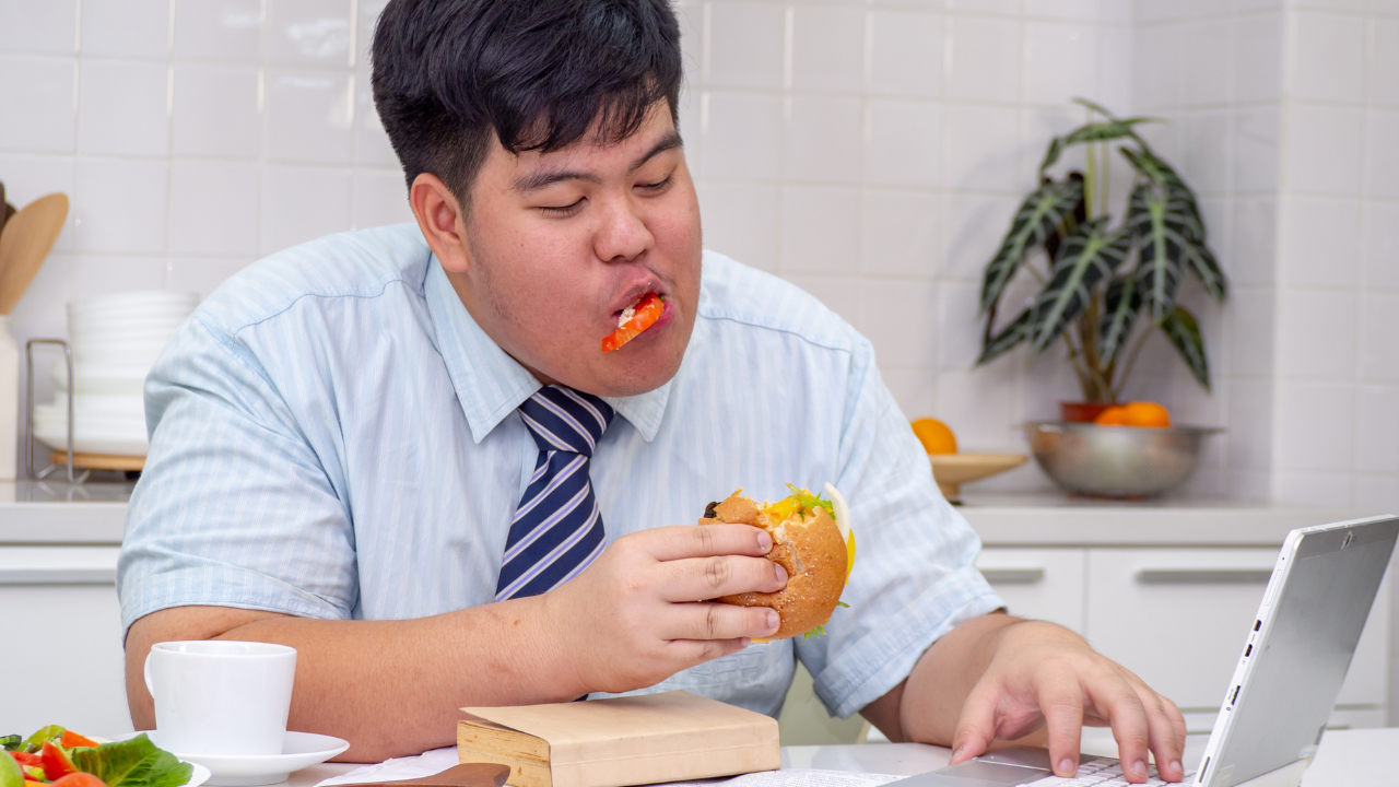 Weekend binge eating vs daily overeating: Which is more harmful to your ...