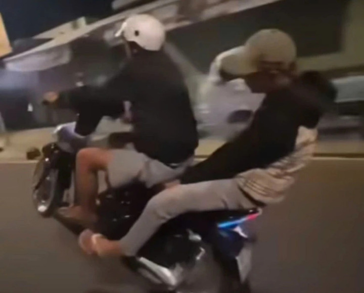 Thiếu niên chở bạn 'bốc đầu' xe, khoe chiến tích lên mạng xã hội