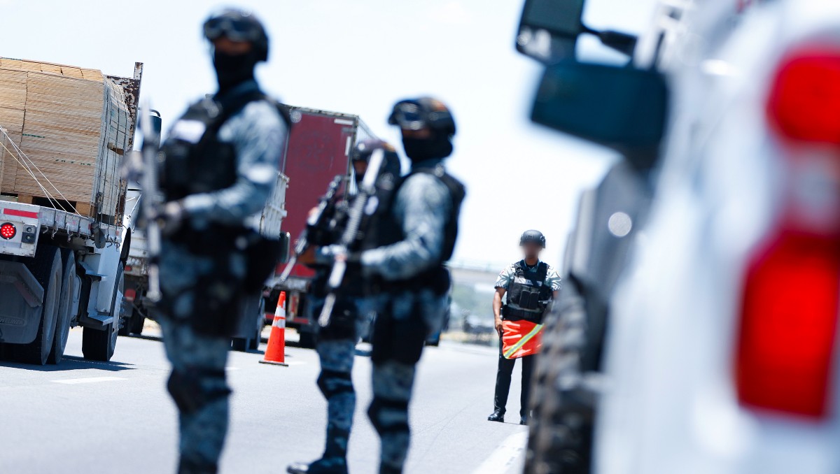 Asaltan caseta en Celaya y arrollan a elemento de la Guardia Nacional ...