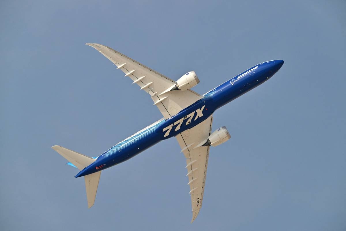 Boeing hiring more than 100 factory workers a week to boost output ...