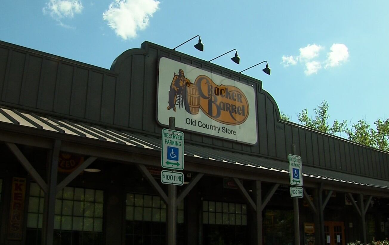 Man arrested for allegedly robbing Cracker Barrel in West Nashville