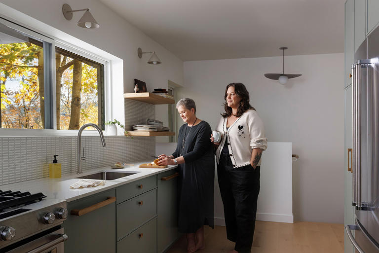A Vancouver designer invited her mom to move in—and then built her a ...