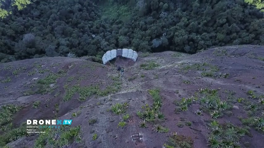 Saut en BASE jump par drone