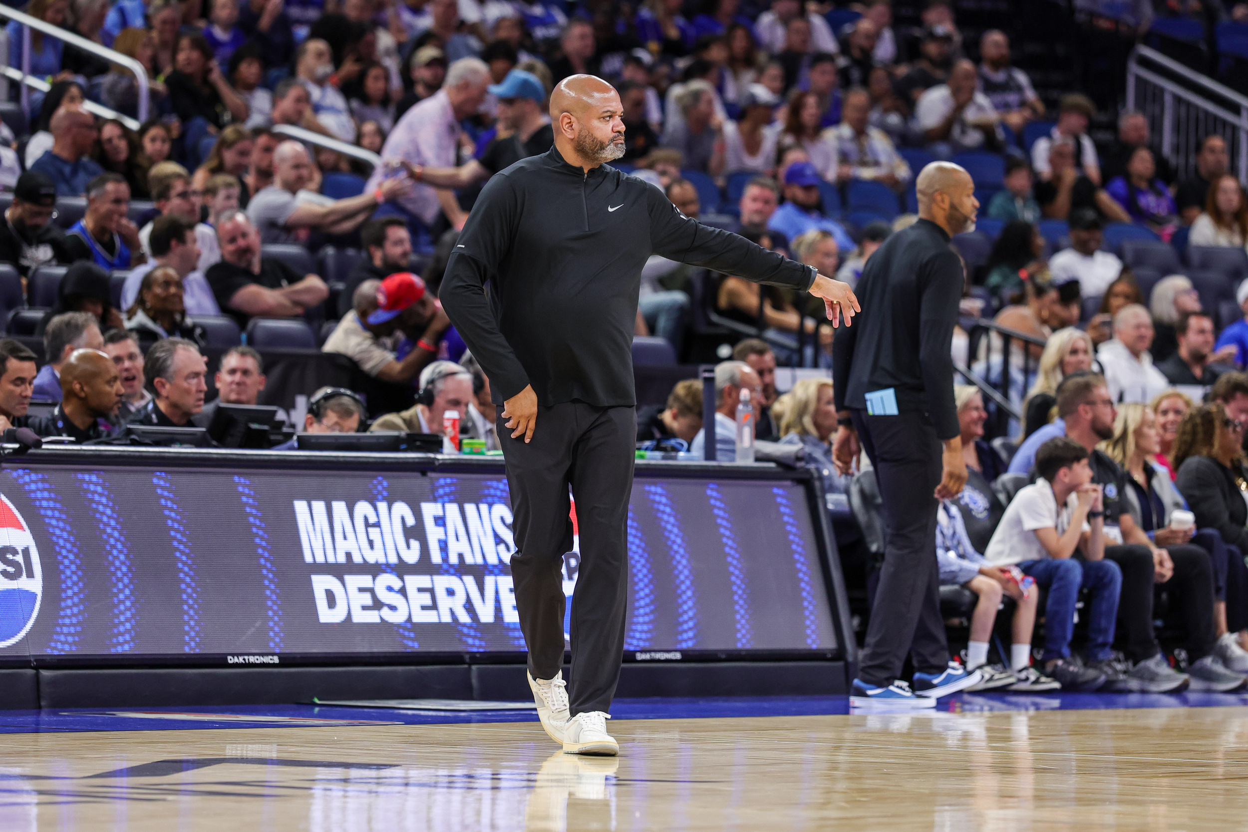 JB Bickerstaff wins Coaches Association award