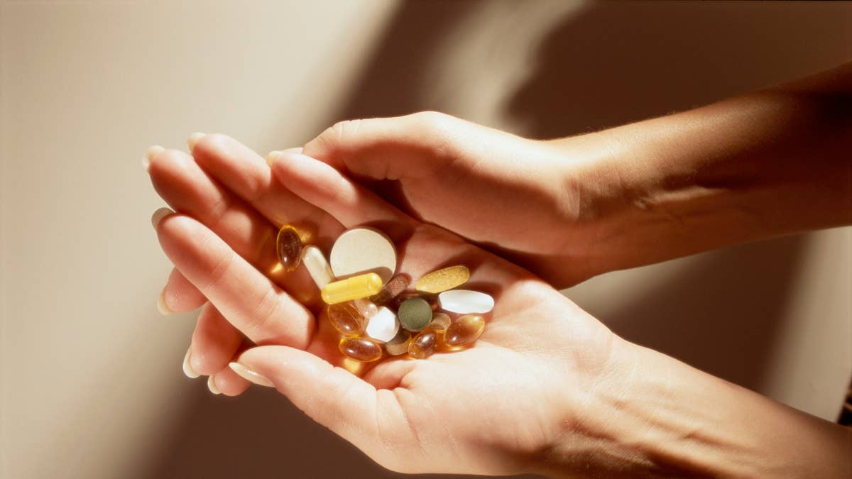 handful-of-vitamins