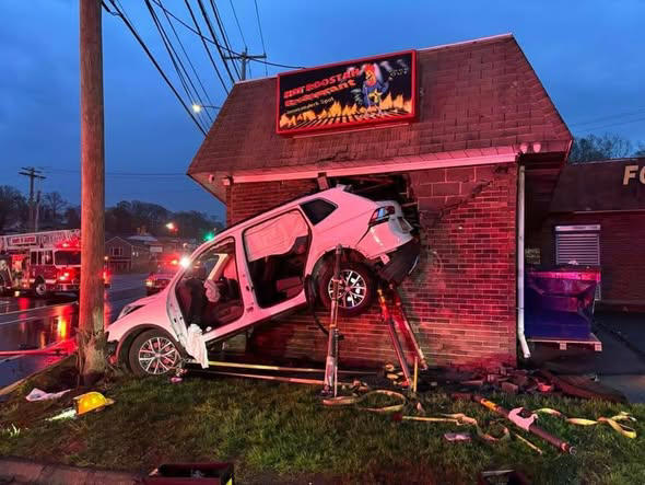 Driver seriously injured after car crashes into East Haven restaurant