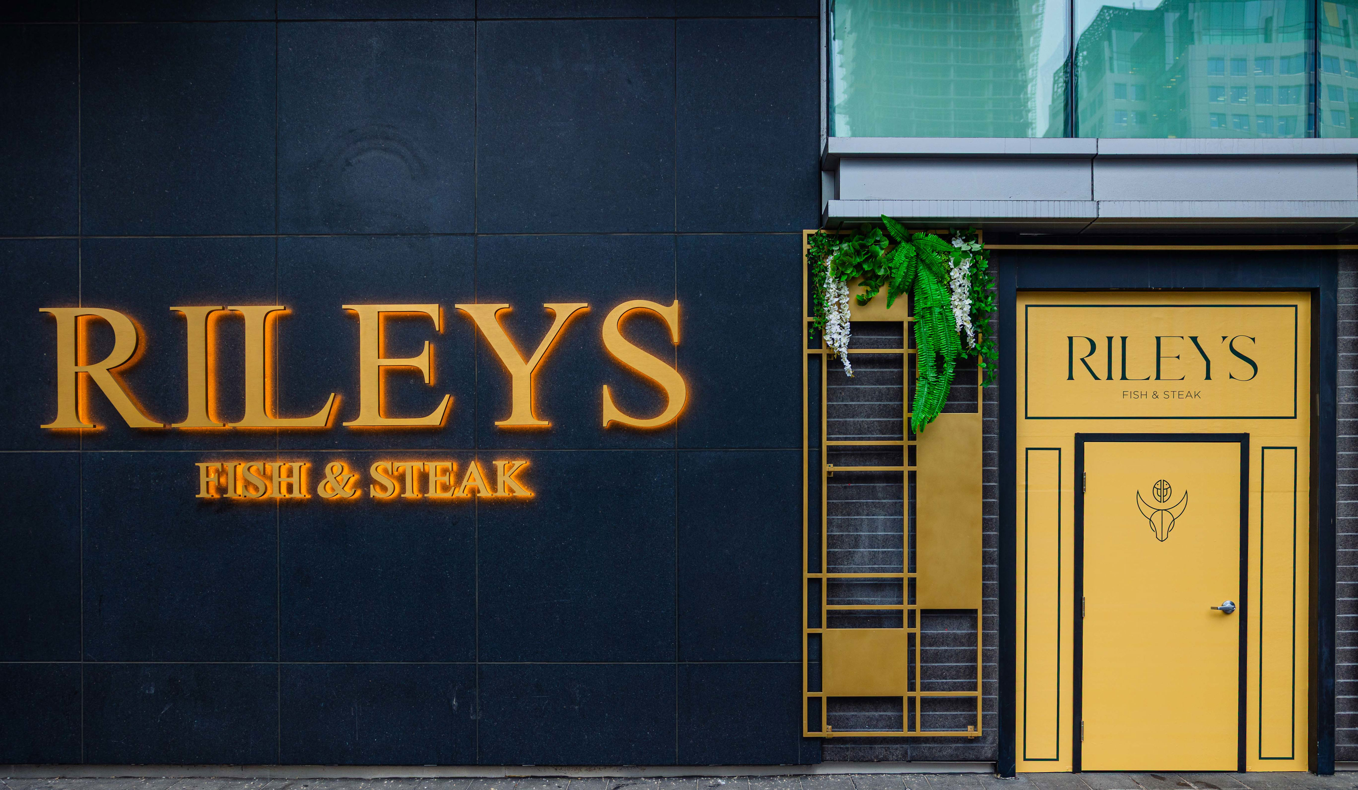 Inside Riley’s Fish and Steak, an over-the-top new restaurant for surf ...