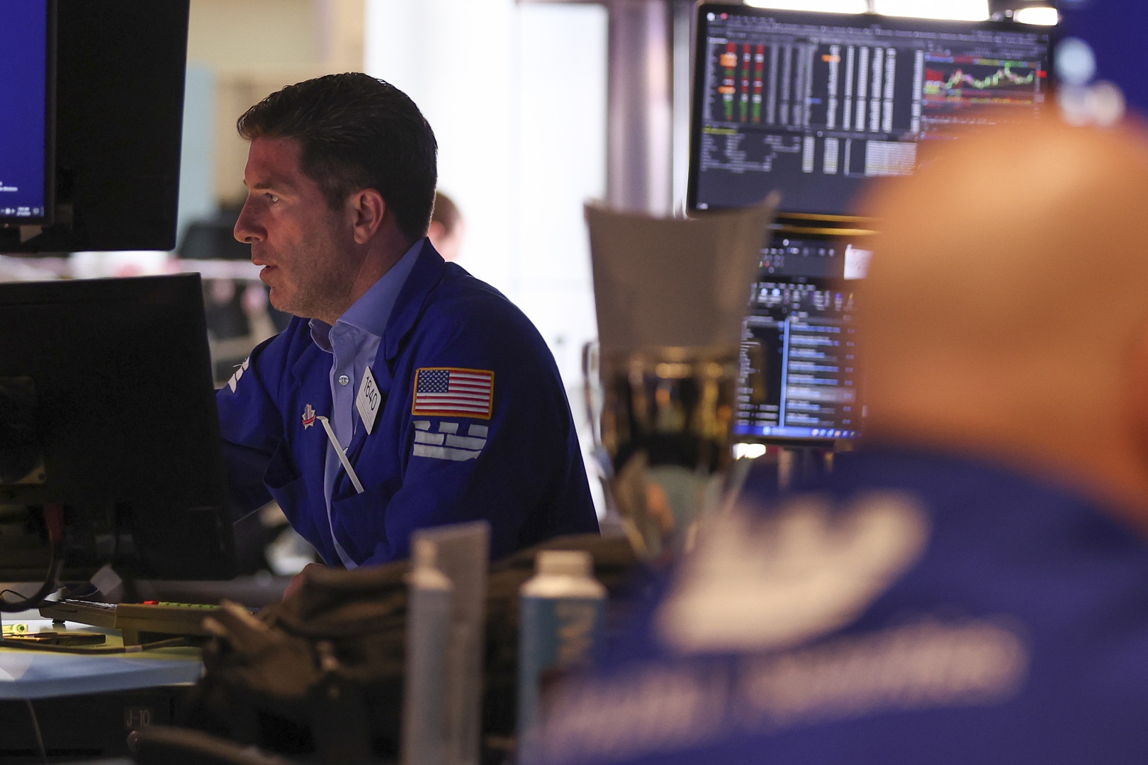 El S&P 500 supera por primera vez los 7.100 puntos tras la reapertura ...
