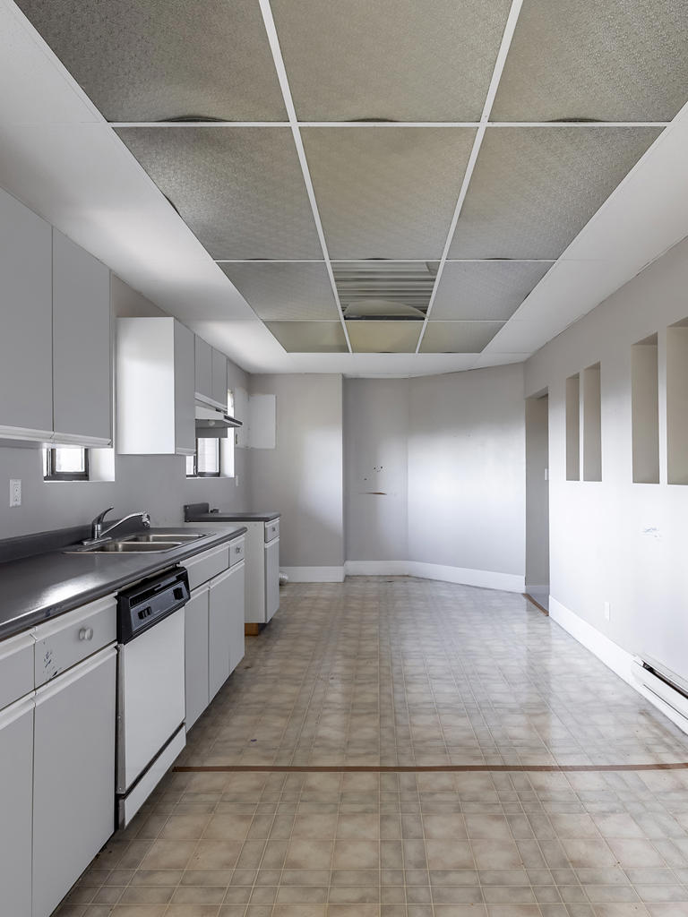 A Vancouver designer invited her mom to move in—and then built her a ...