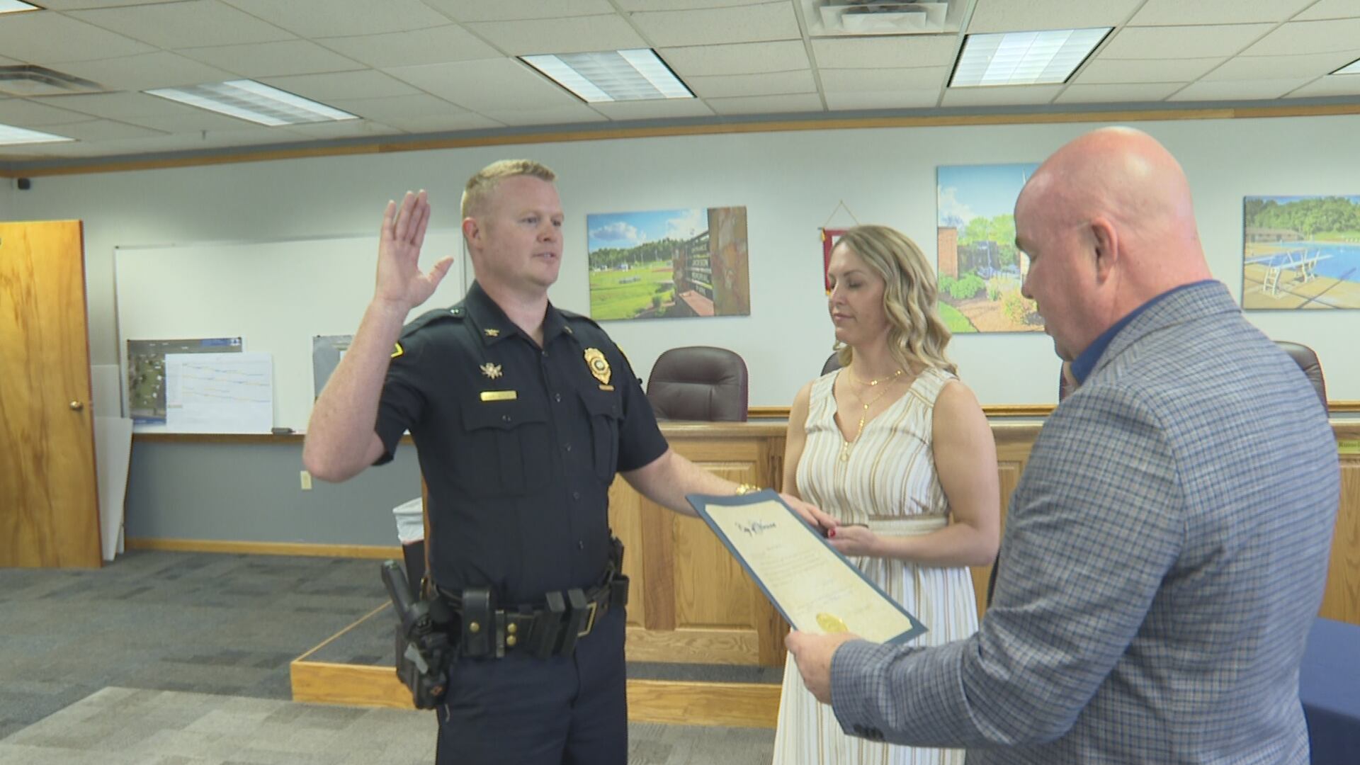 Joshua Cole sworn in as new Vienna police chief