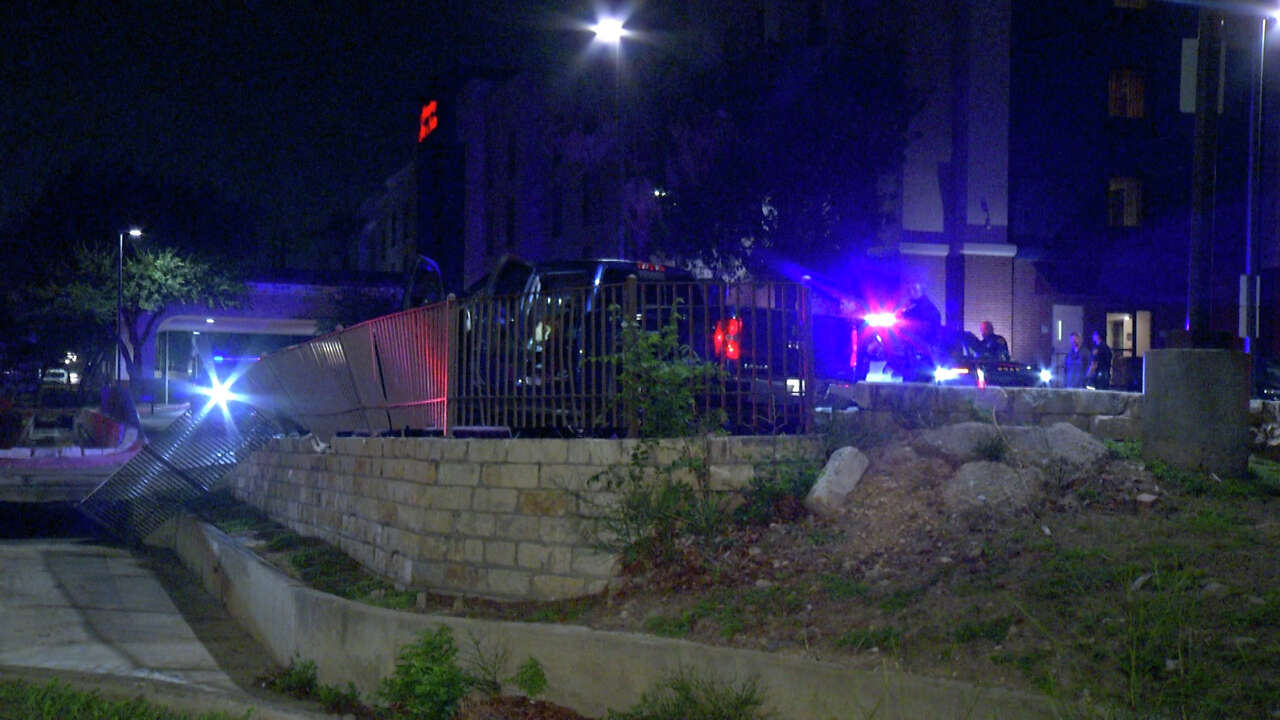 Man fleeing police hits patrol car and SUV, is arrested on North Side ...