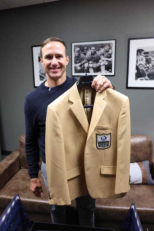 Here's your first look at Drew Brees with his Pro Football Hall of Fame ...