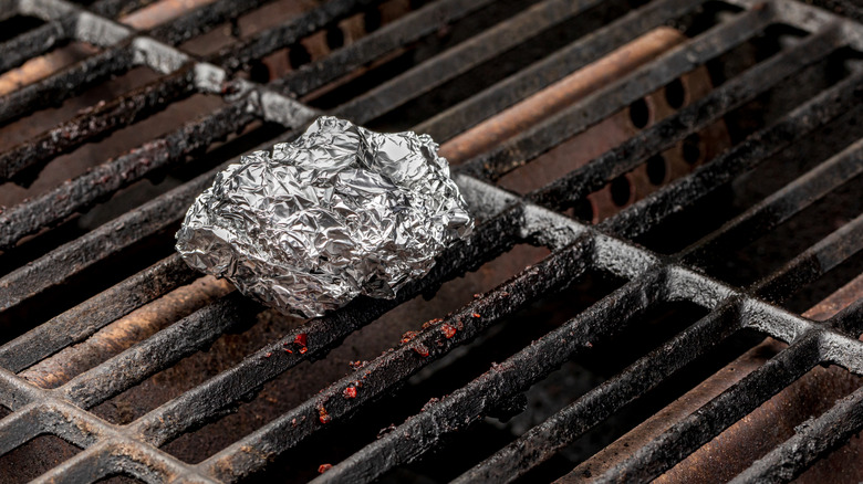 Can you use aluminum foil on the grill?