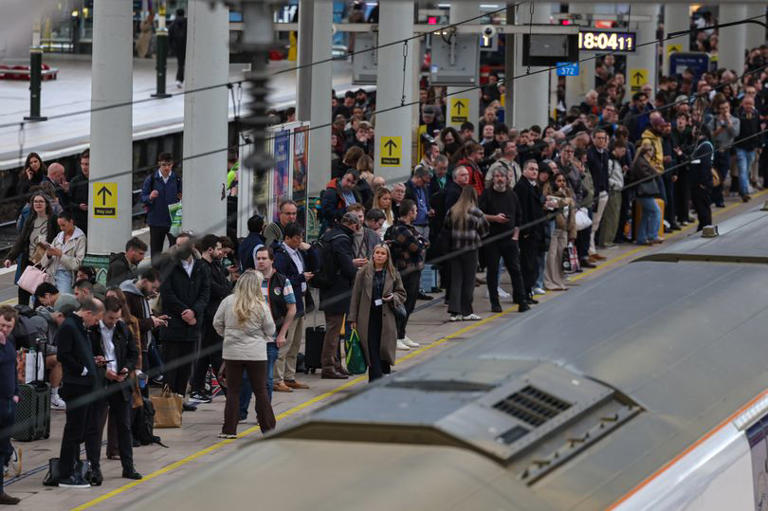 Rail users warned of weekend disruption as Manchester services cancelled