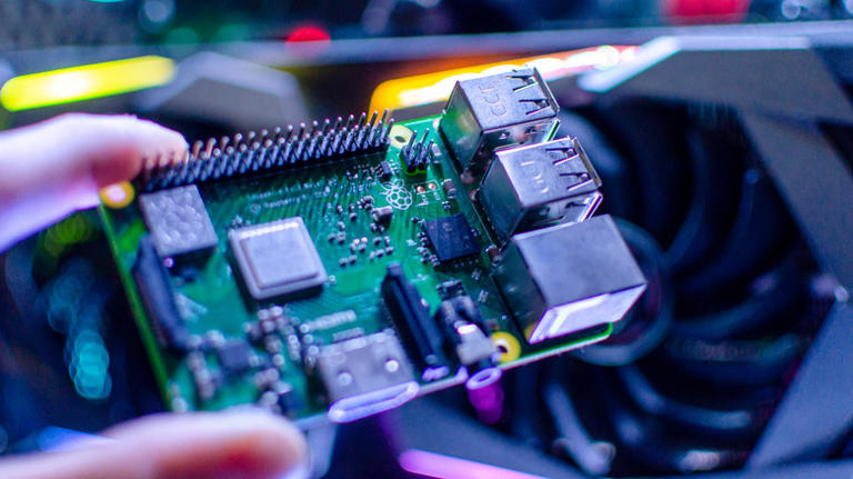 5 tiny Raspberry Pi projects that can fit in the palm of your hand