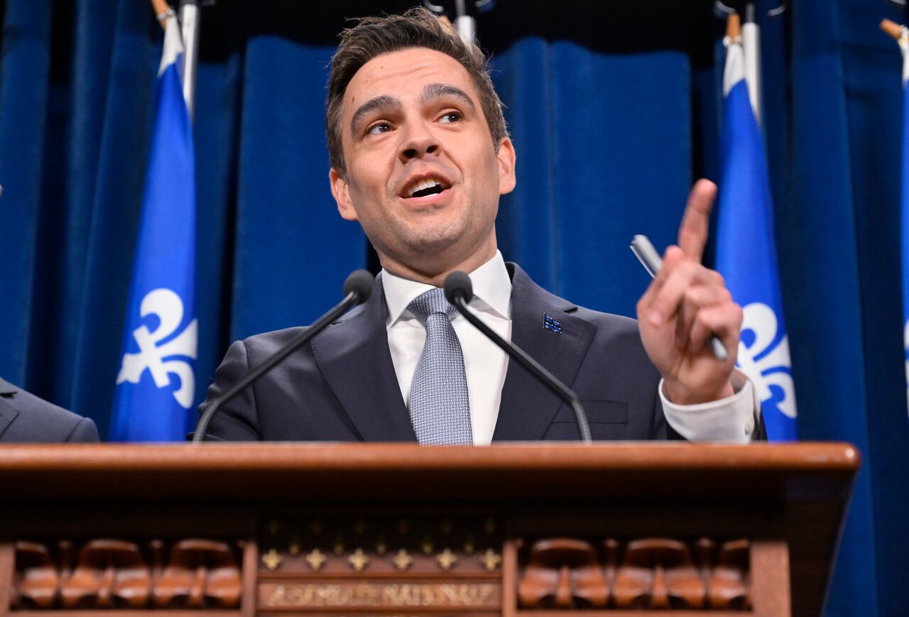 Quebec Liberal leader downplays controversy over position on language law