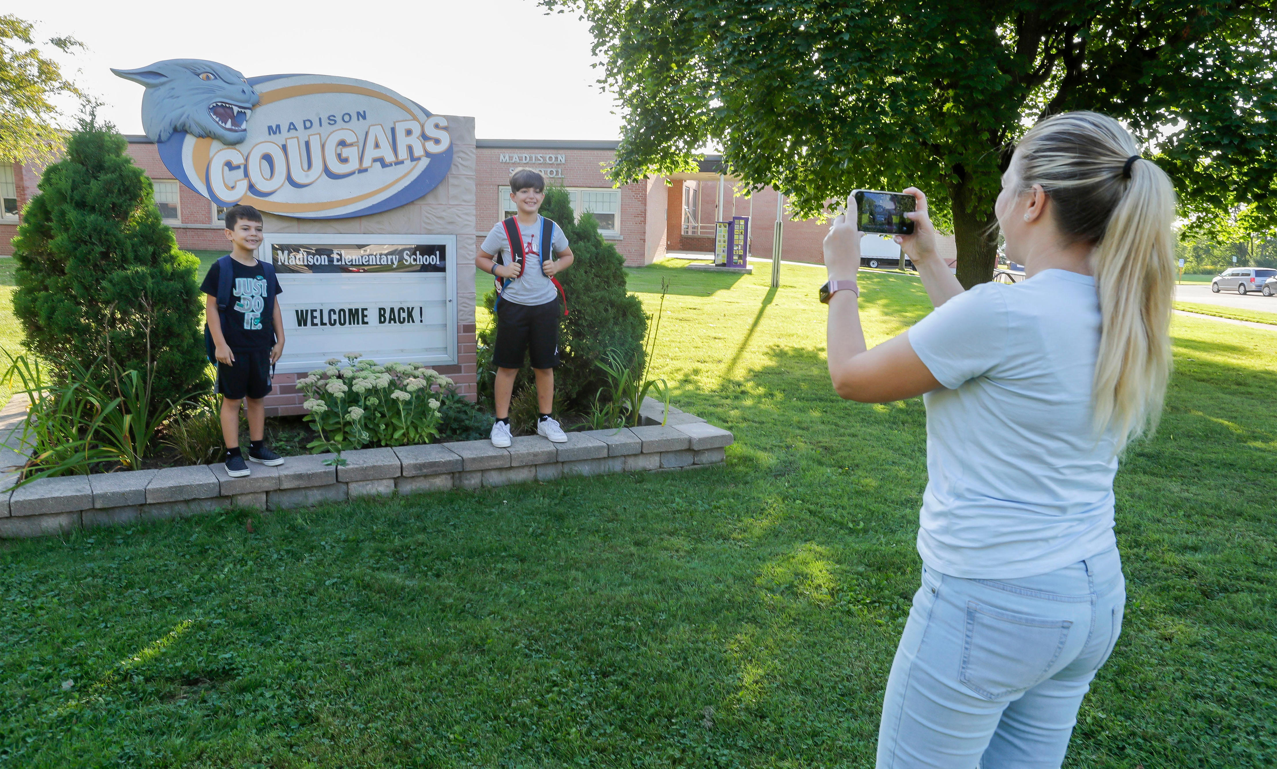 Manitowoc council to discuss buying Madison Elementary site