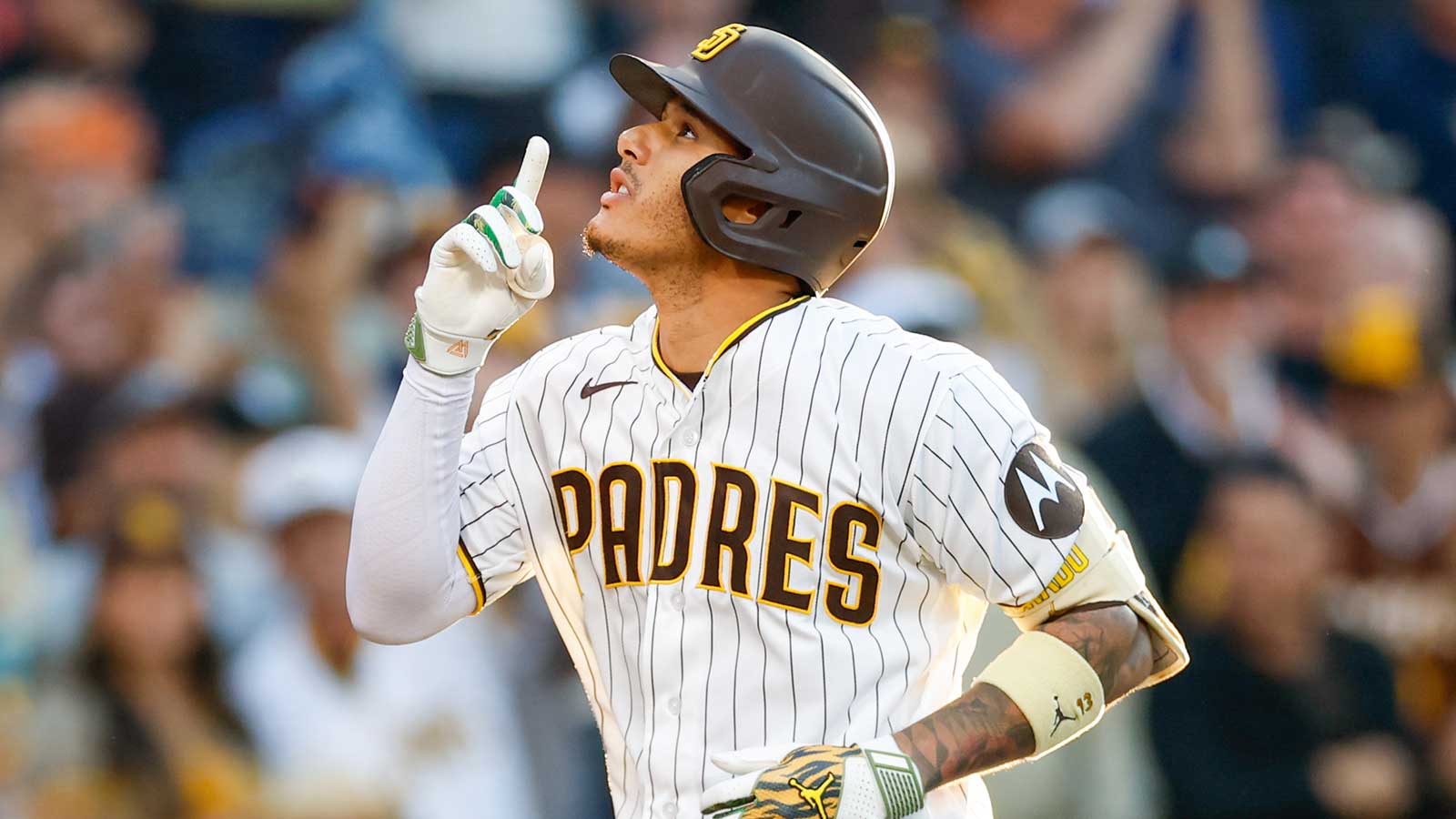 Padres’ Manny Machado passes MLB legend after huge night vs. Braves