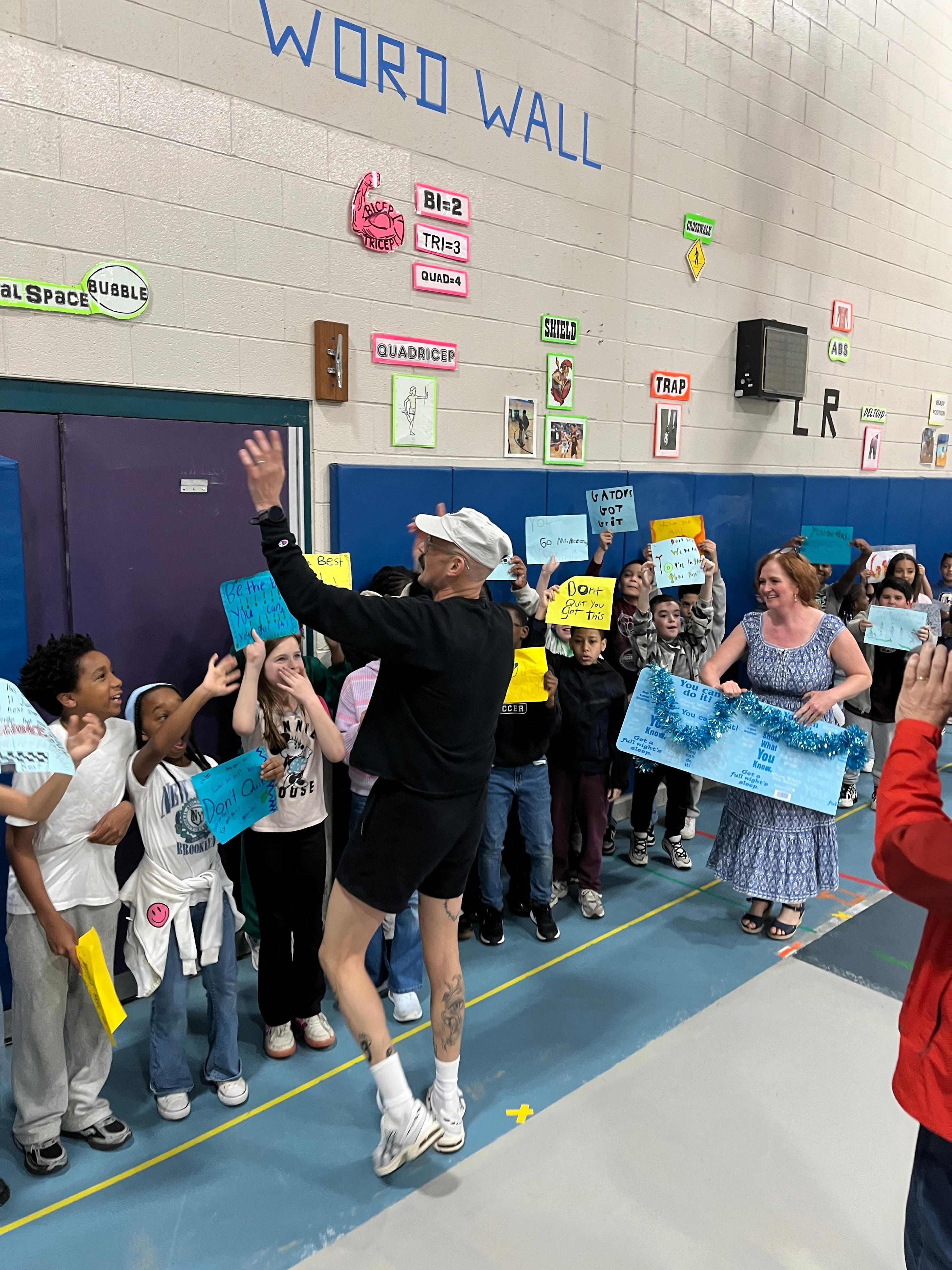 Brockton elementary students cheer on teacher before Boston Marathon