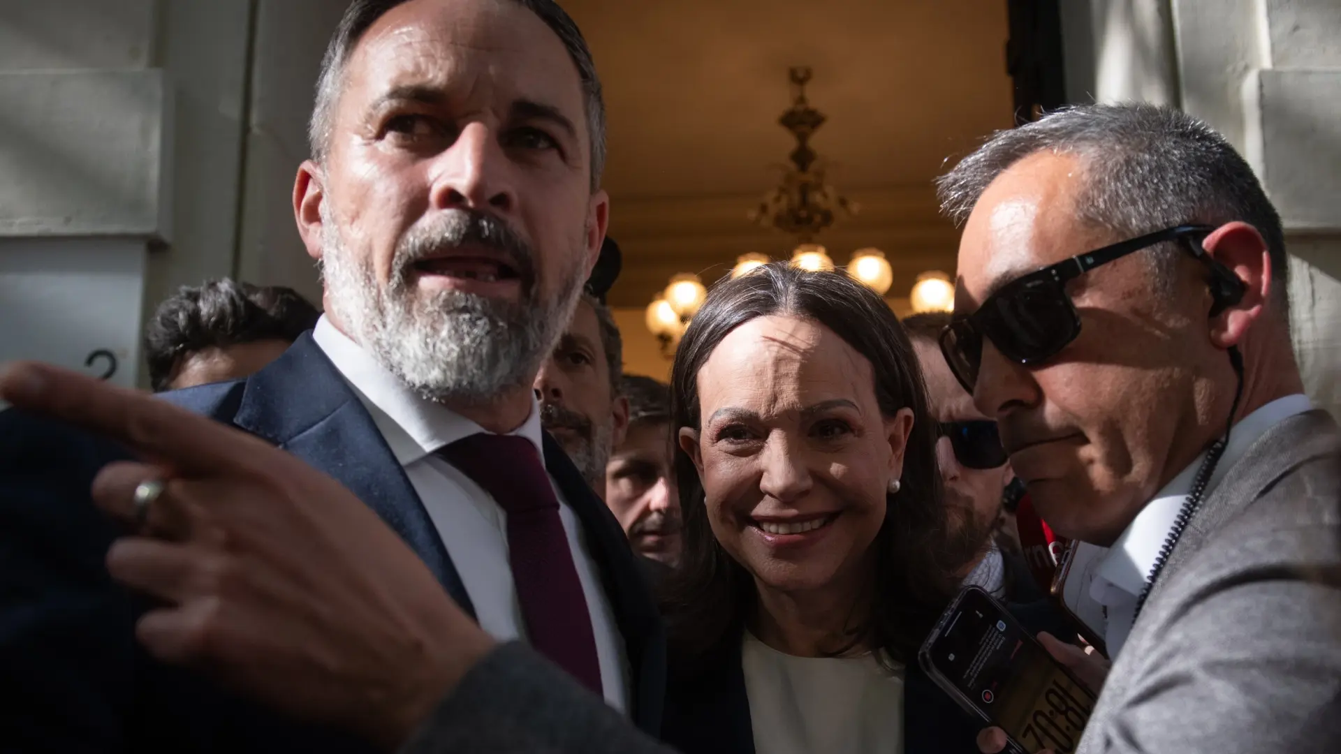 Abascal replica a Ayuso que "prioridad nacional" no es "exclusividad" y ...