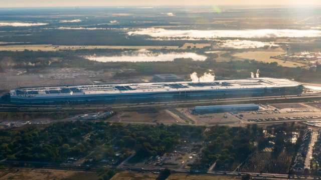 'It's alarming': Tesla's Gigafactory water usage spikes by 200M gallons ...