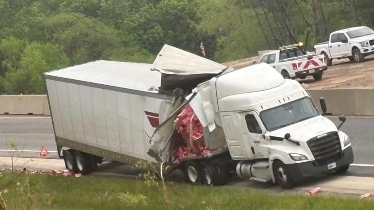 Two 18-wheelers involved in major crash on I-20 near Sabine River