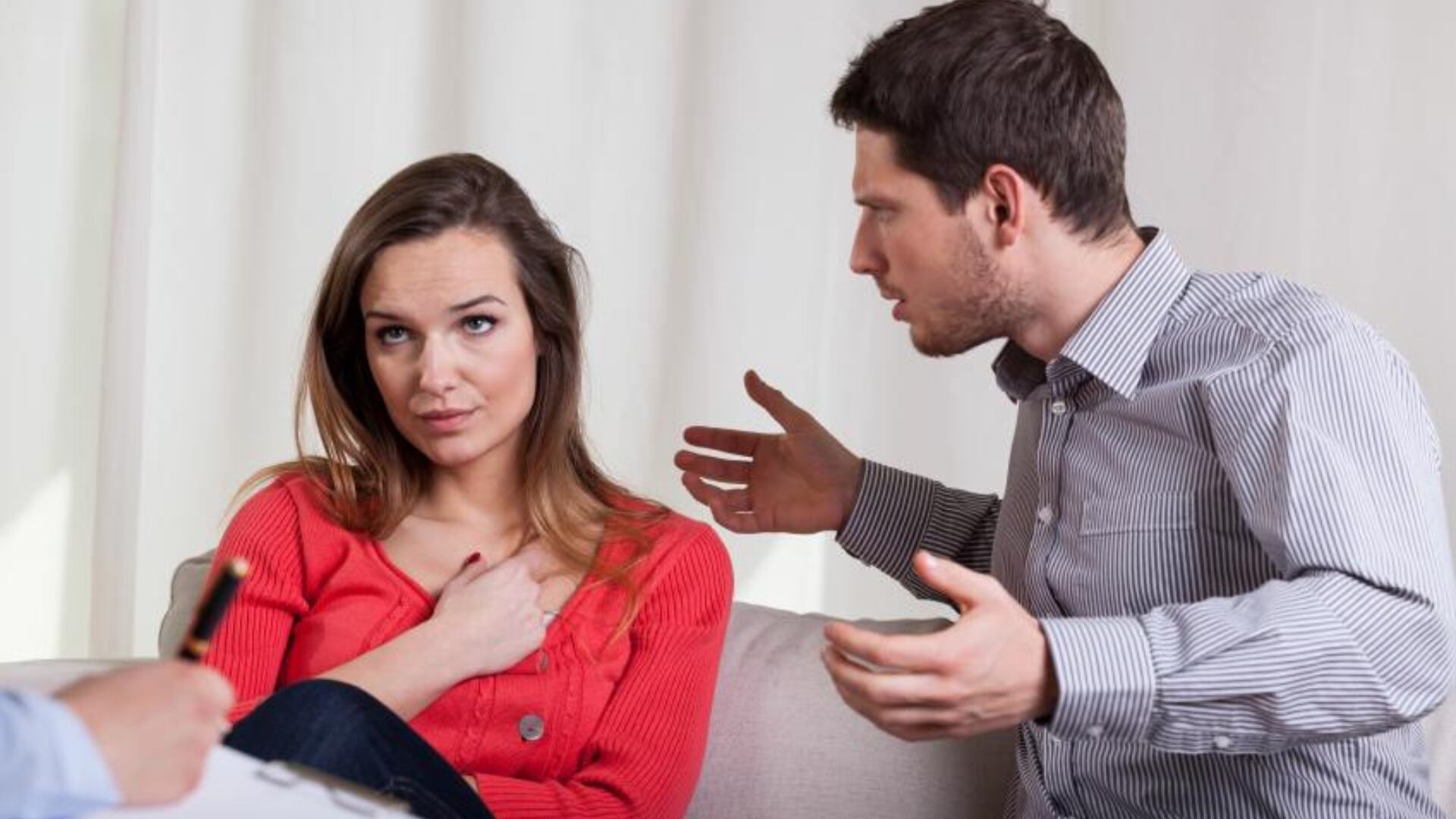 Qué significa quedarse callado durante una discusión, según la psicología