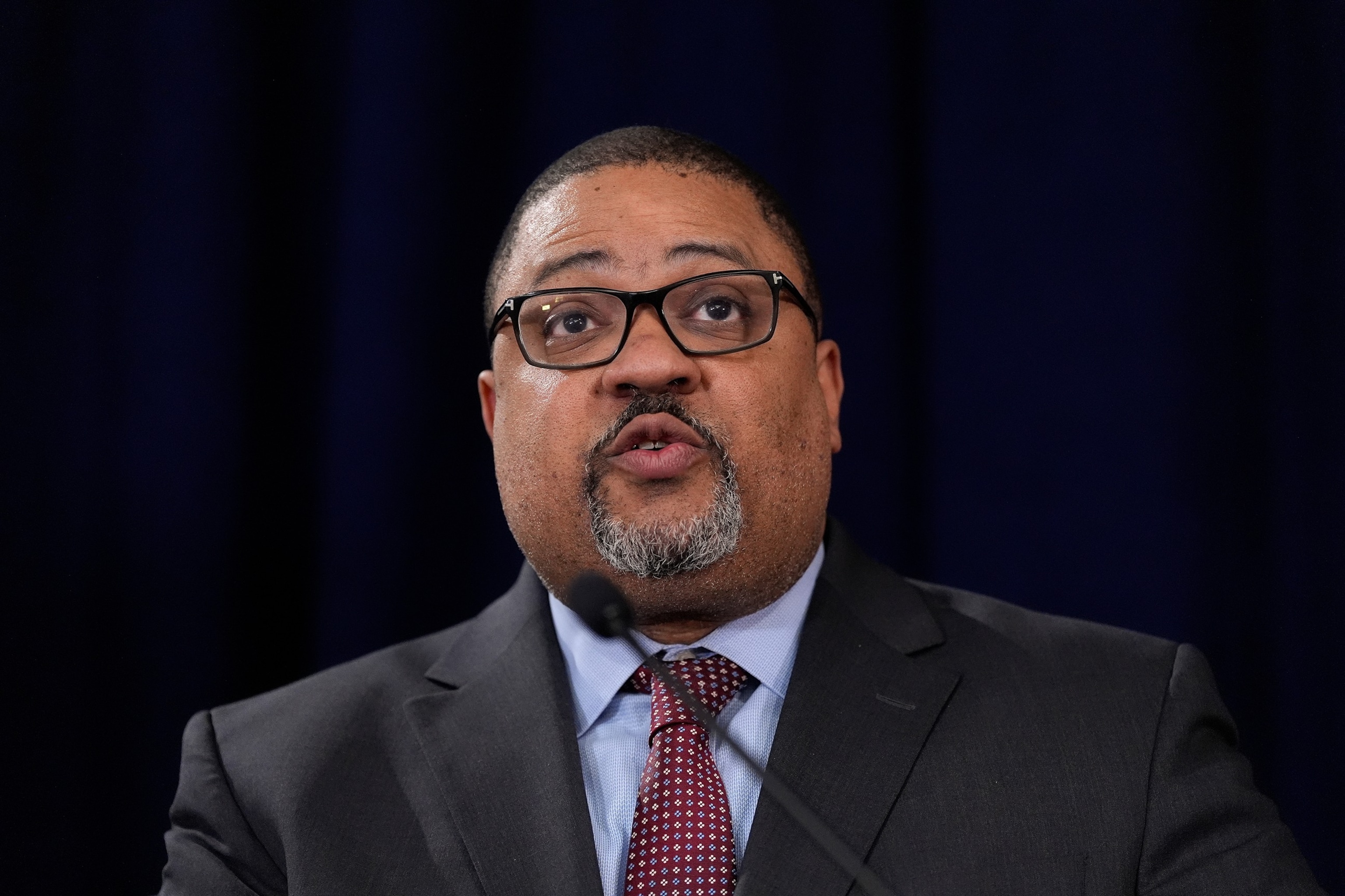 Facebook to remove imposter accounts tied to immigration scams, DA's ...
