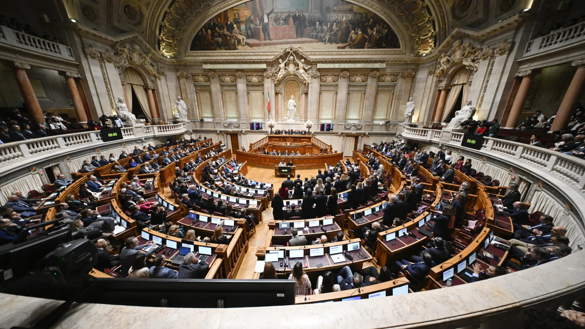 Má-fé, embuste e trapalhadas na lei laboral: As críticas ao governo