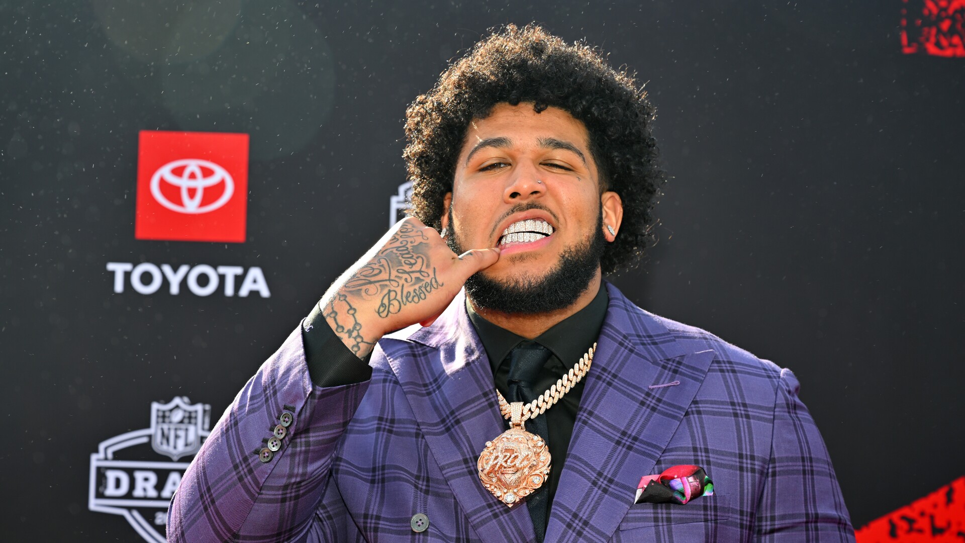 Dolphins take OT Kadyn Proctor after trading down to No. 12