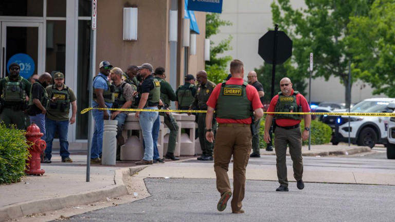 Shootout after argument at Louisiana mall leaves 1 dead, 5 injured ...