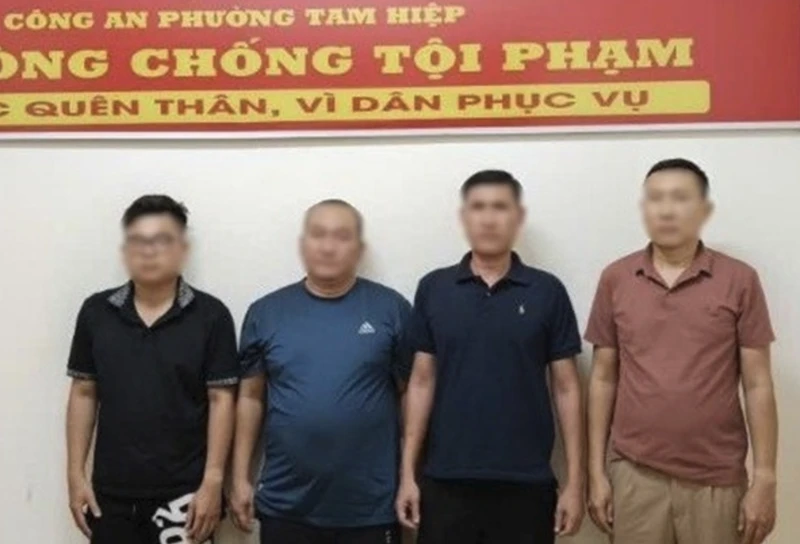 Va quệt xe dẫn đến 'loạn đả' giữa đường, 4 người bị bắt