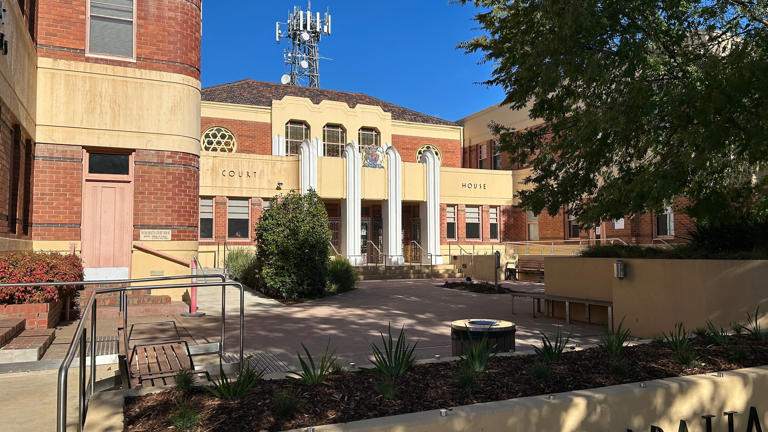 Two people charged with trafficking a commercial quantity of drugs have appeared at Wangaratta Magistrates Court. (ABC Goulburn Murray: Philippe Perez)