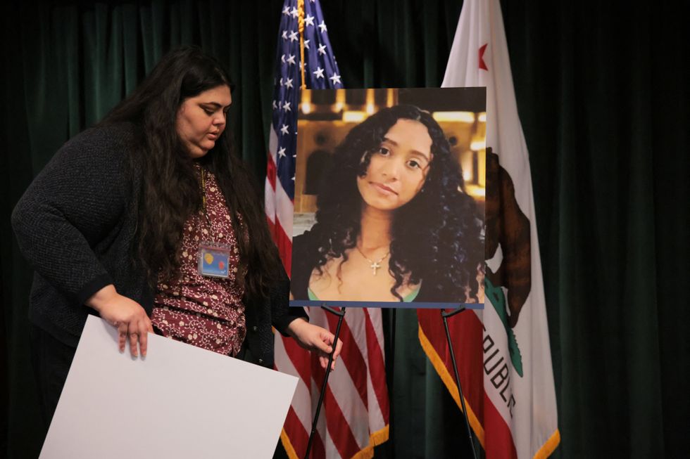US singer D4vd's phone 'is filled with child porn,' say prosecutors in ...