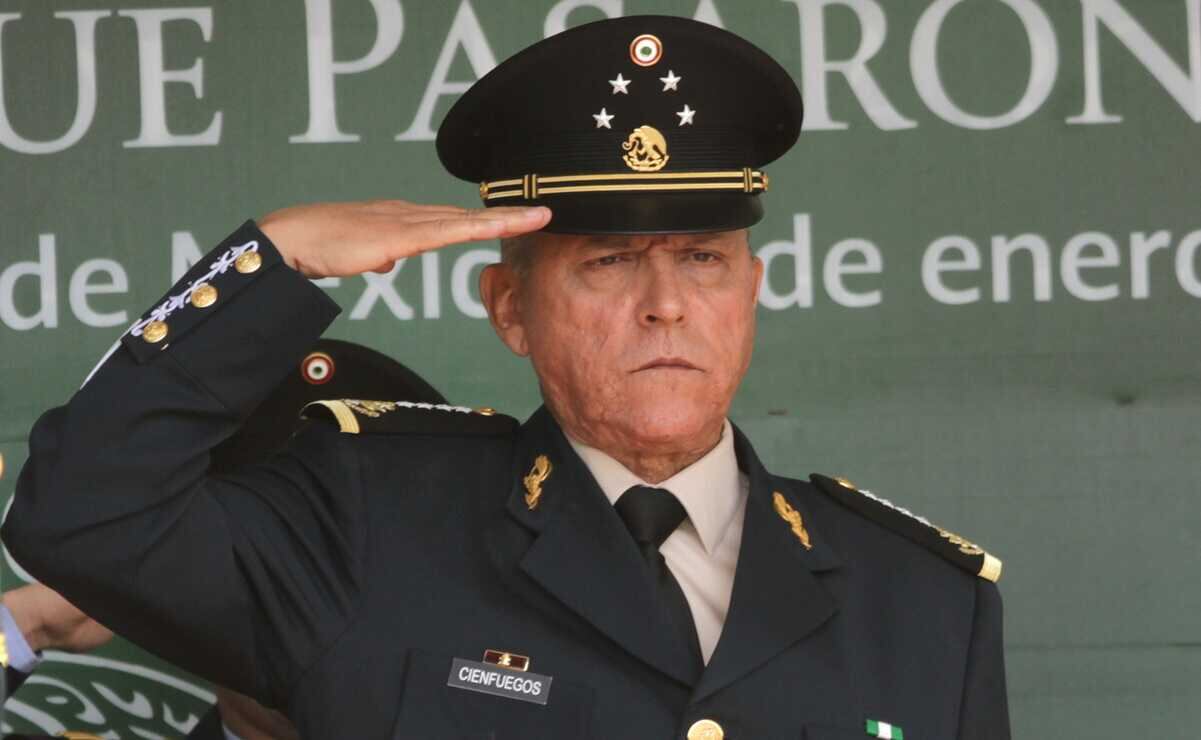 En el marco de los festejos conmemorativos a los 200 años de la creación del Heroico Colegio Militar, develaron una placa conmemorativa por la creación del Colegio. Foto: EL UNIVERSAL