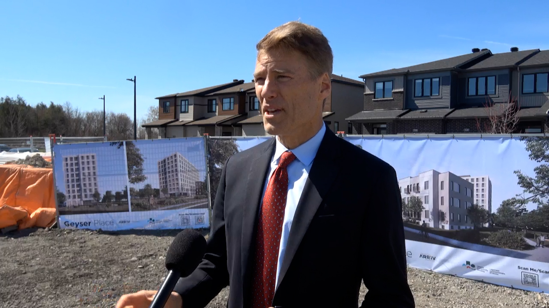 Robertson says housing agenda not tilted toward Liberal ridings