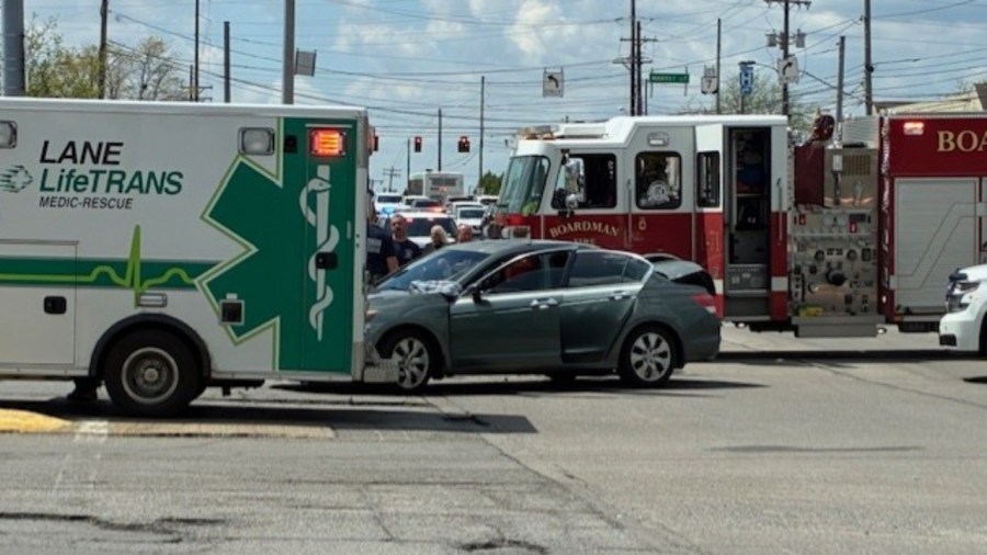2 taken to hospital after crash in Boardman