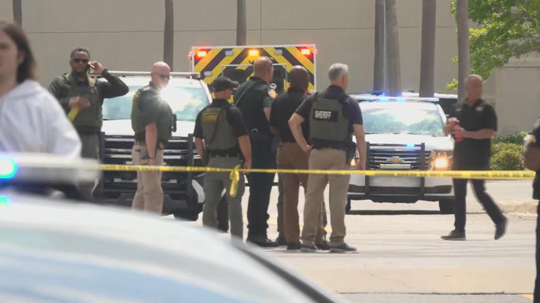 1 dead, 9 injured following shooting at Mall of Louisiana