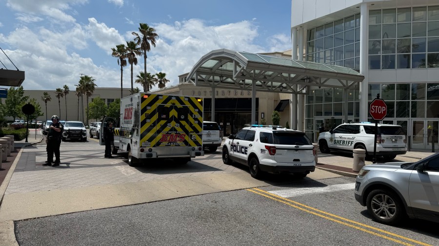 Police: 1 dead, 5 injured in mass shooting at Mall of Louisiana in ...