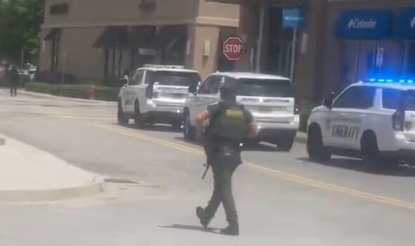 Baton Rouge shooting: 1 dead, 9 wounded after 'groups begin firing' in ...